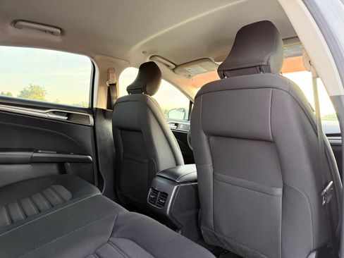 Used 2019 Ford Fusion SE FWD image 16