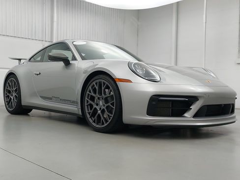 Used 2024 Porsche 911 Carrera image 9