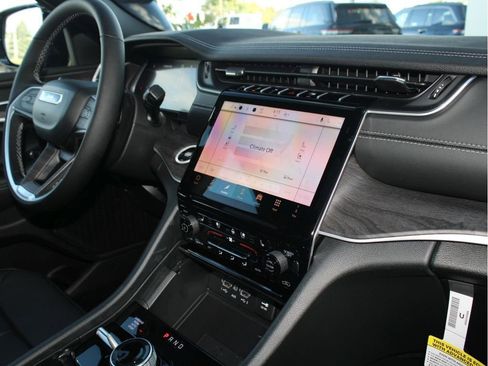 New 2025 Jeep Grand Cherokee Limited w/ Luxury Tech Group II image 35