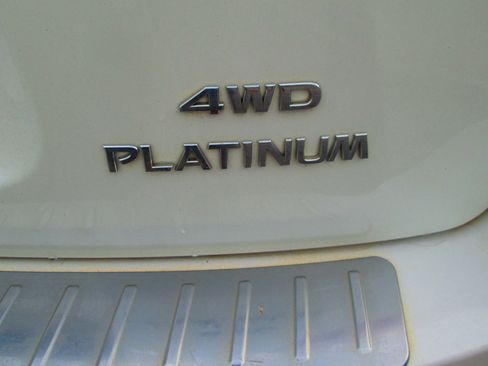Used 2017 Nissan Pathfinder Platinum image 4