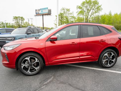 Used 2023 Ford Escape ST-Line Select w/ Tech Pack #2 AWD/4WD image 3