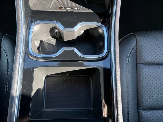 Used 2025 Chevrolet Traverse LT AWD/4WD image 30