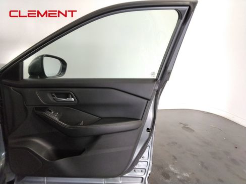 Used 2024 Nissan Rogue SV image 41