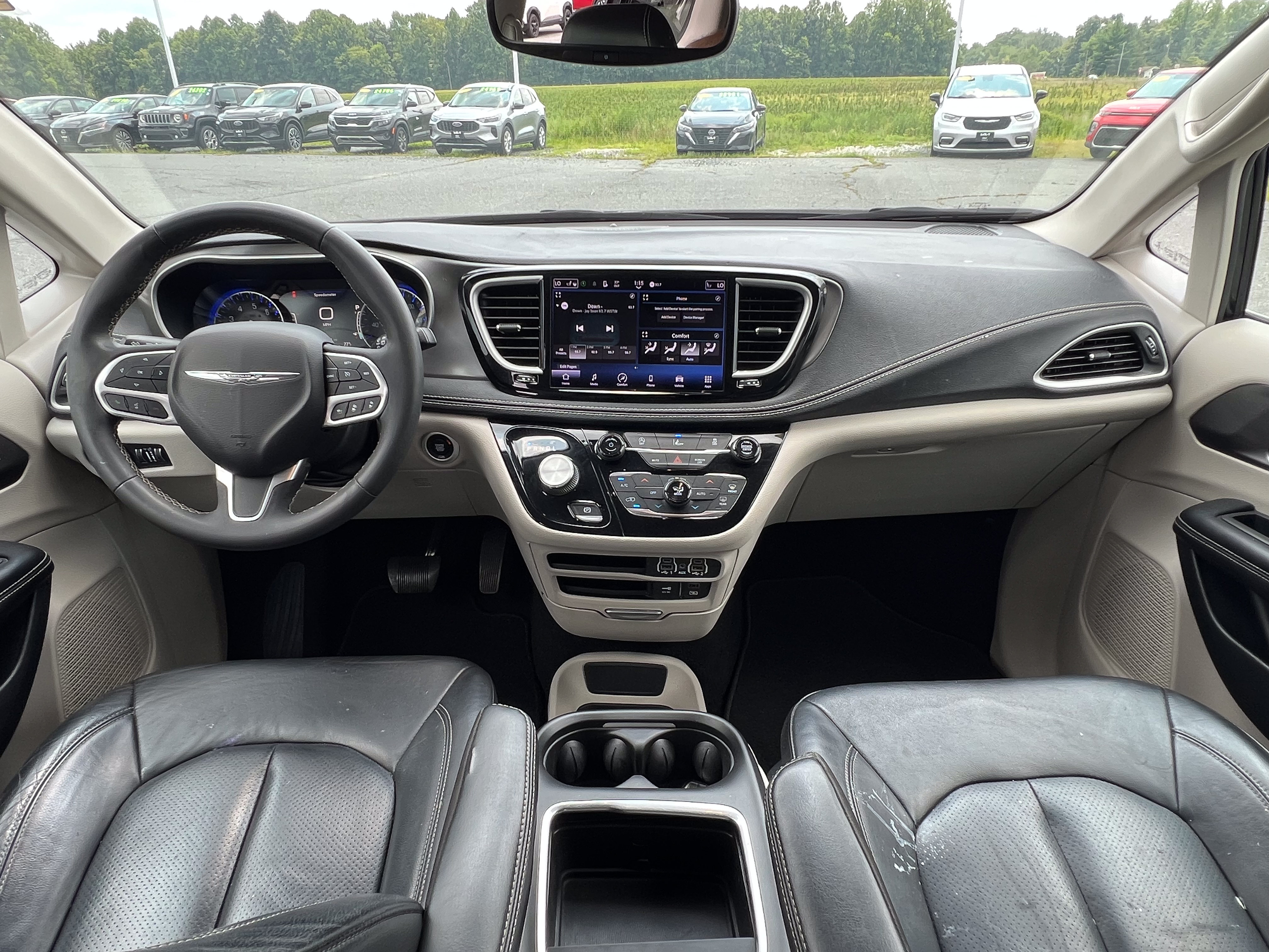 Used 2022 Chrysler Pacifica Touring-L FWD image 32