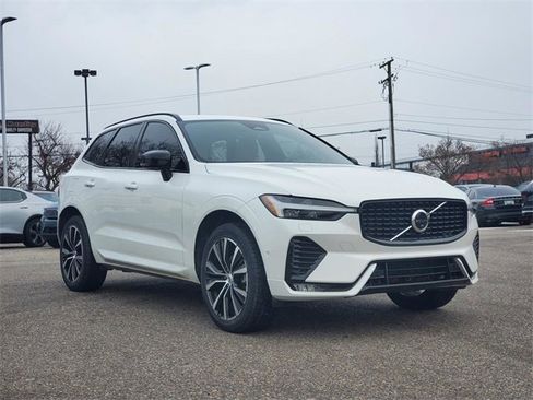 Certified 2023 Volvo XC60 B5 Ultimate w/ Climate Package image 3