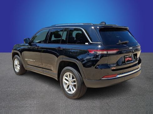 Used 2023 Jeep Grand Cherokee Laredo w/ Luxury Tech Group I AWD/4WD image 6