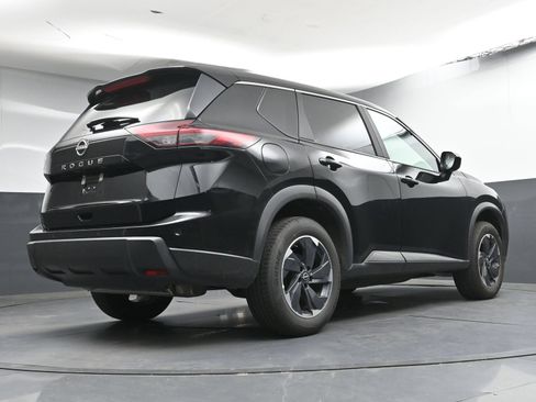 Certified 2025 Nissan Rogue SV FWD image 25
