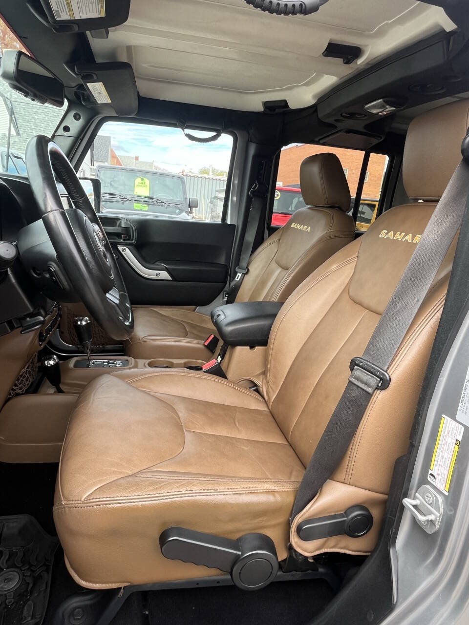Used 2015 Jeep Wrangler Unlimited Sahara w/ Dual Top Group AWD/4WD image 14