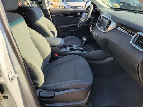 Used 2019 Kia Sorento L image 15