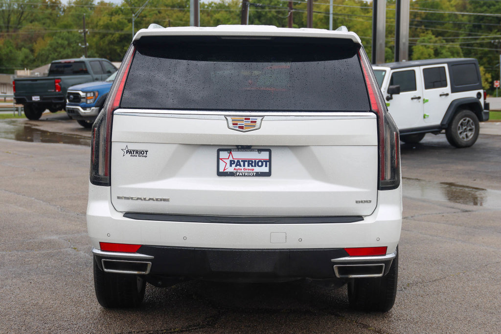Used 2023 Cadillac Escalade Premium Luxury RWD image 4
