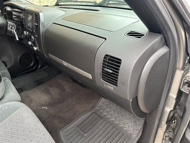 Used 2007 GMC Sierra 2500 SLE w/ Z71 Off-Road Package AWD/4WD image 31