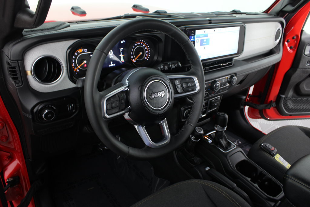 Used 2026 Jeep Wrangler Unlimited Sahara AWD/4WD image 15