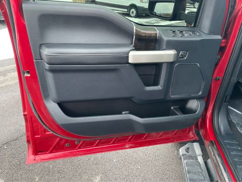 Used 2022 Ford F250 Lariat w/ Black Appearance Package image 12