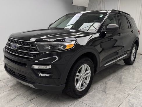 Used 2023 Ford Explorer XLT w/ Equipment Group 202A image 4
