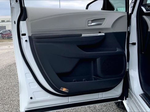 Certified 2024 Toyota Sienna XLE FWD image 21