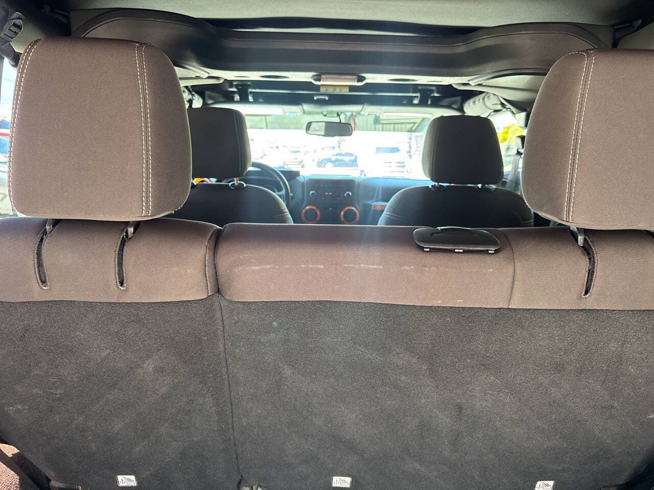 Used 2015 Jeep Wrangler Unlimited Sahara AWD/4WD image 14