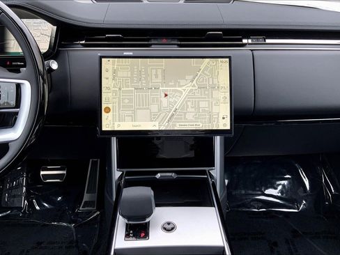 New 2025 Land Rover Range Rover SE image 7