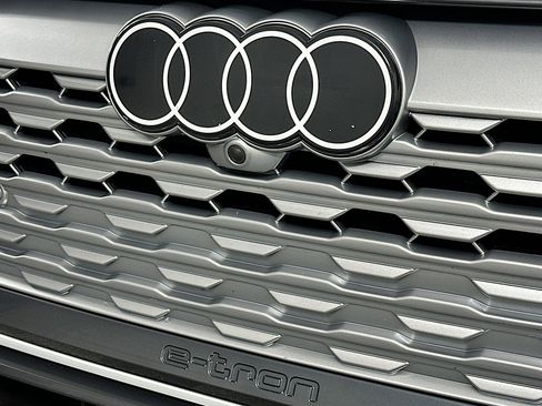 Used 2024 Audi Q8 e-tron Premium image 15