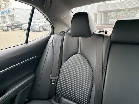 Used 2023 Toyota Camry SE image 10