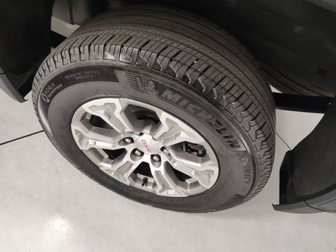 Used 2025 GMC Sierra 1500 SLT image 13