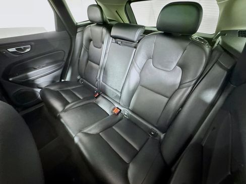 Used 2022 Volvo XC60 B5 Momentum AWD/4WD image 22