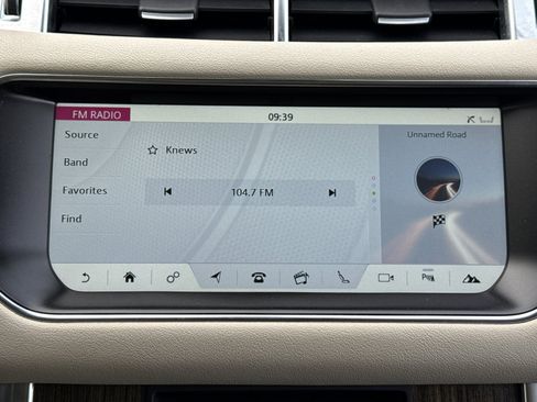 Used 2017 Land Rover Range Rover Sport HSE image 17