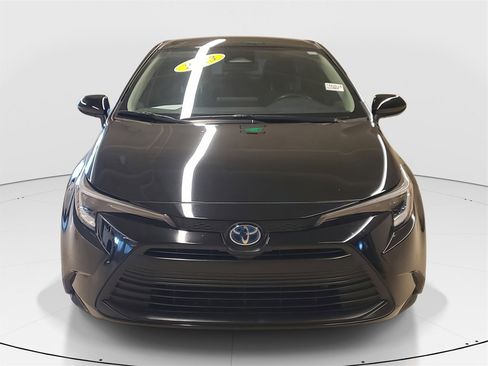 Certified 2023 Toyota Corolla LE image 3