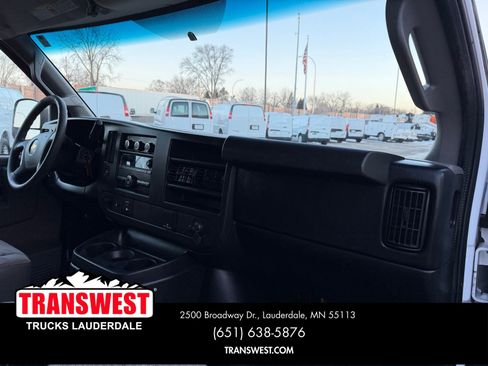Used 2017 Chevrolet Express 3500 image 20
