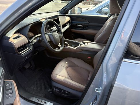 Certified 2025 Toyota Grand Highlander MAX Platinum image 7