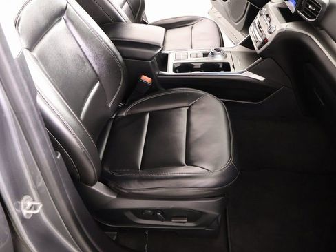 Used 2022 Ford Explorer XLT w/ Equipment Group 202A image 14