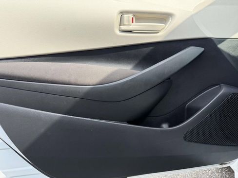 Used 2025 Toyota Corolla LE image 12