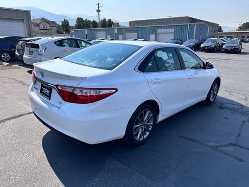 Used 2016 Toyota Camry SE FWD image 3