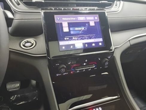 Used 2025 Jeep Grand Cherokee L Altitude image 35