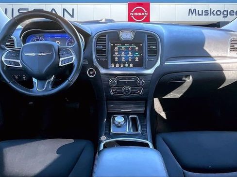 Used 2021 Chrysler 300 Touring w/ Sport Appearance Package image 7