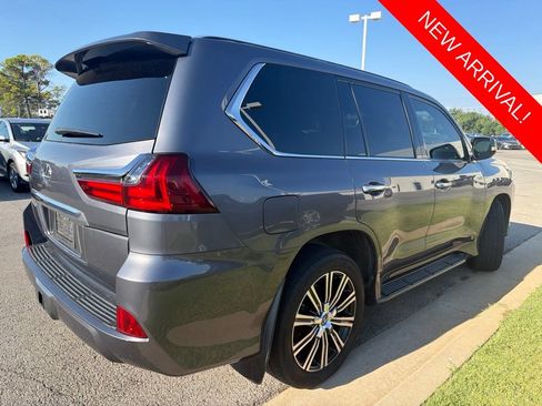 Used 2018 Lexus LX 570 4WD w/ Luxury Package image 4