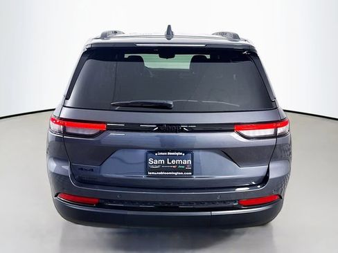 Used 2024 Jeep Grand Cherokee Altitude image 6