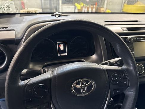 Used 2018 Toyota RAV4 LE image 11