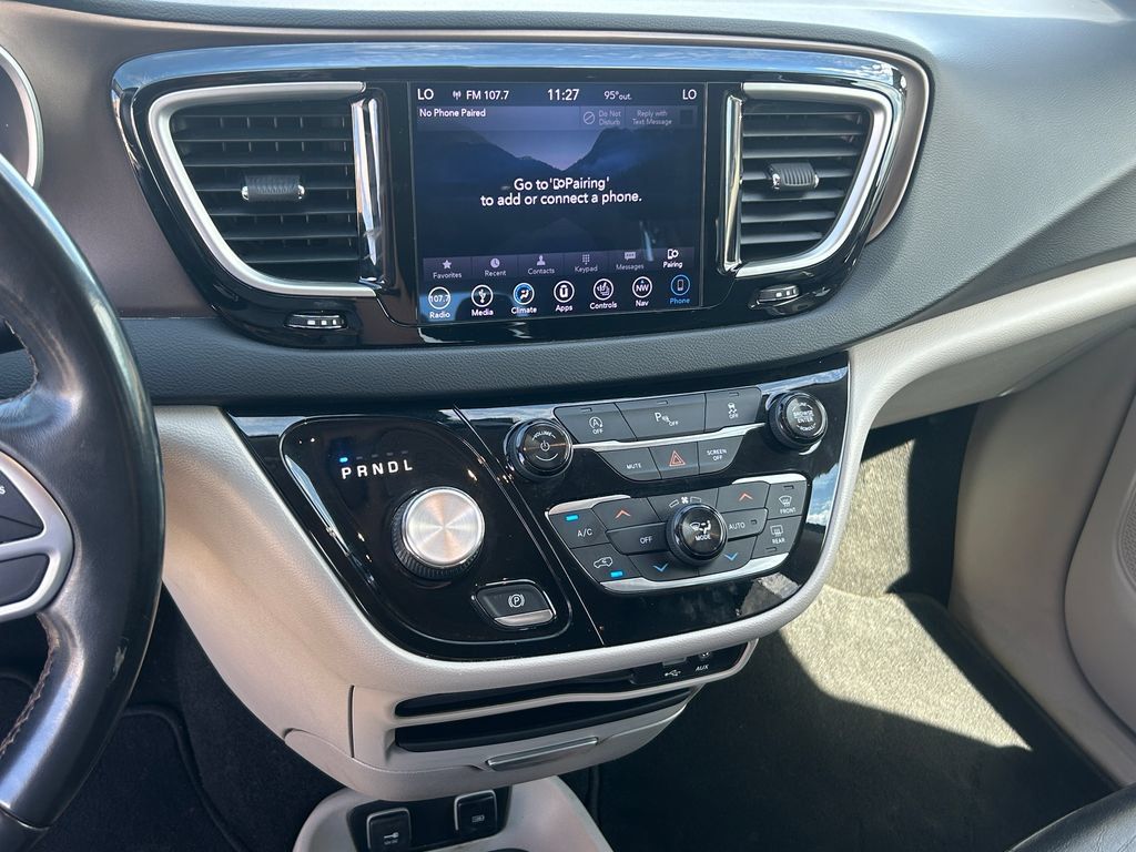 Used 2018 Chrysler Pacifica Touring-L FWD image 12