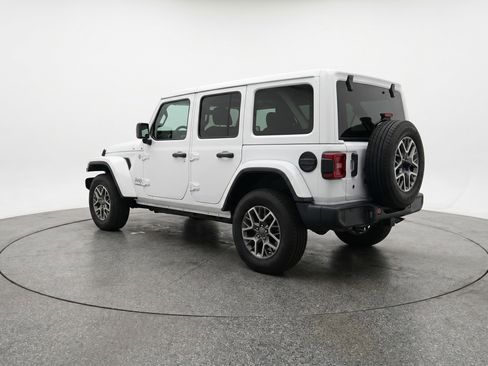 Used 2025 Jeep Wrangler Sahara image 6