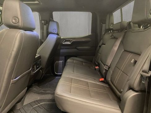 Used 2024 Chevrolet Silverado 1500 High Country w/ High Country Premium Package AWD/4WD image 9