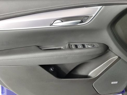 Certified 2025 Cadillac XT5 Luxury FWD image 18