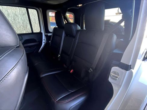 Used 2024 Jeep Wrangler Unlimited Rubicon image 19