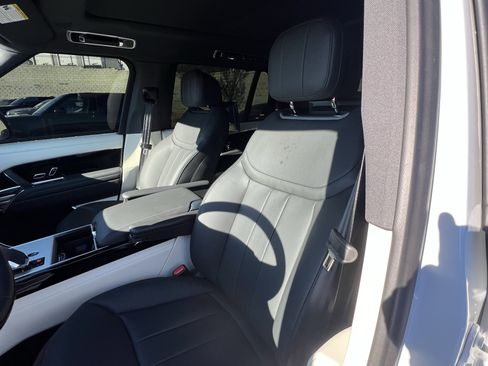 Used 2024 Land Rover Range Rover Long Wheelbase SE image 15