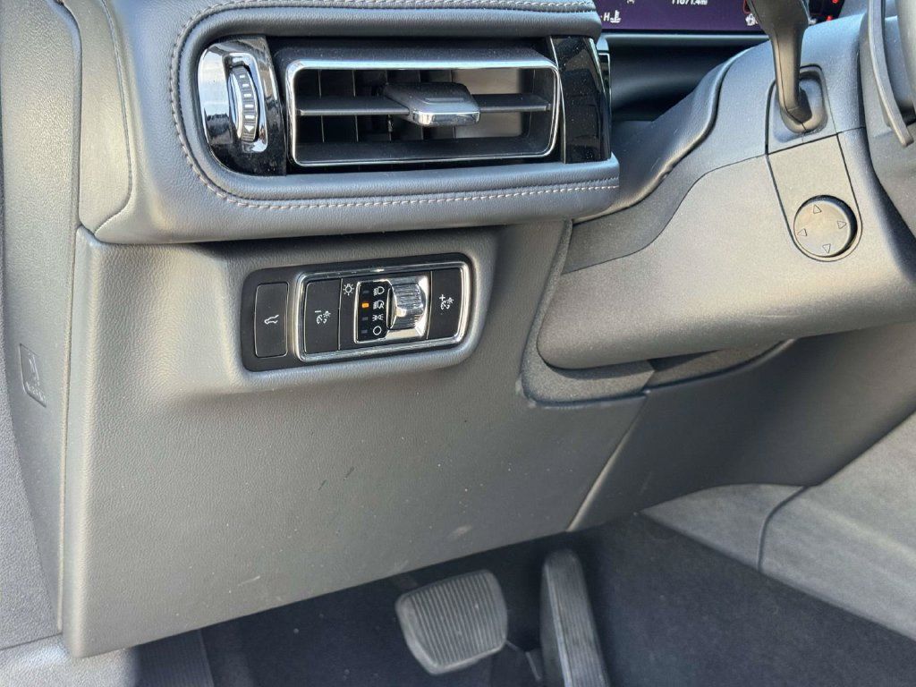 Used 2025 Lincoln Aviator Reserve w/ Luxury Package AWD/4WD image 8