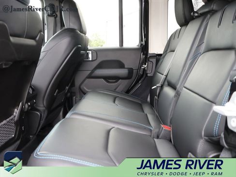 Used 2025 Jeep Wrangler Unlimited Rubicon 4xe w/ Safety Group AWD/4WD image 17