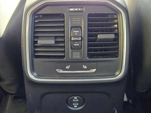 Certified 2025 Porsche Macan image 33