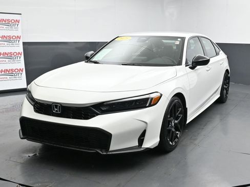 Used 2025 Honda Civic Sport image 4