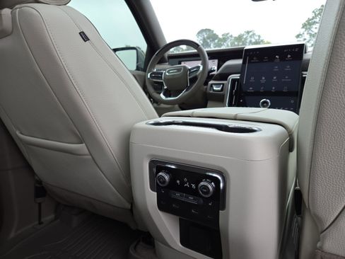 New 2026 GMC Yukon XL Denali image 31