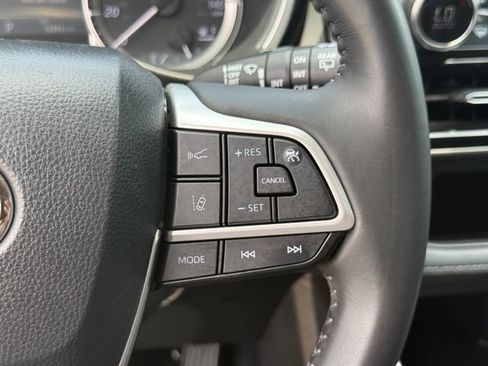 Used 2023 Toyota Highlander XLE FWD image 15