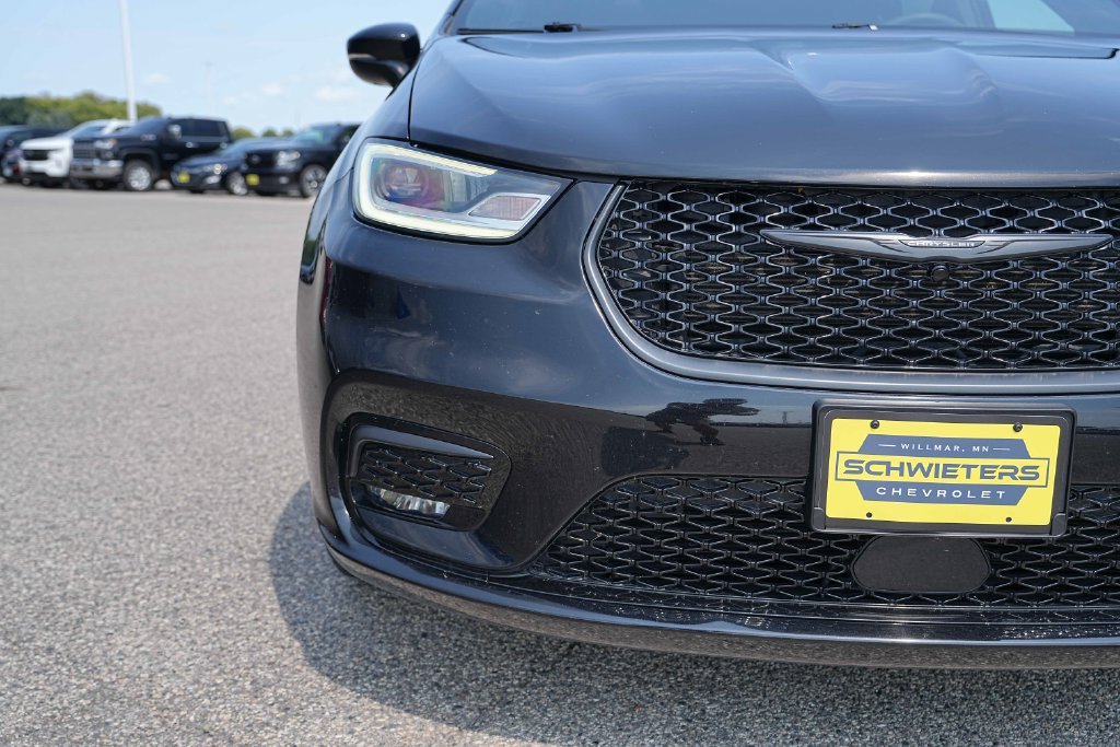 Used 2025 Chrysler Pacifica Limited FWD image 4